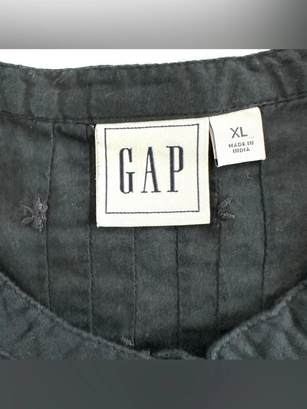 GAP Embroidered Ruffle Pintuck Shirt in Black | XL | GUC - Picture 4 of 9